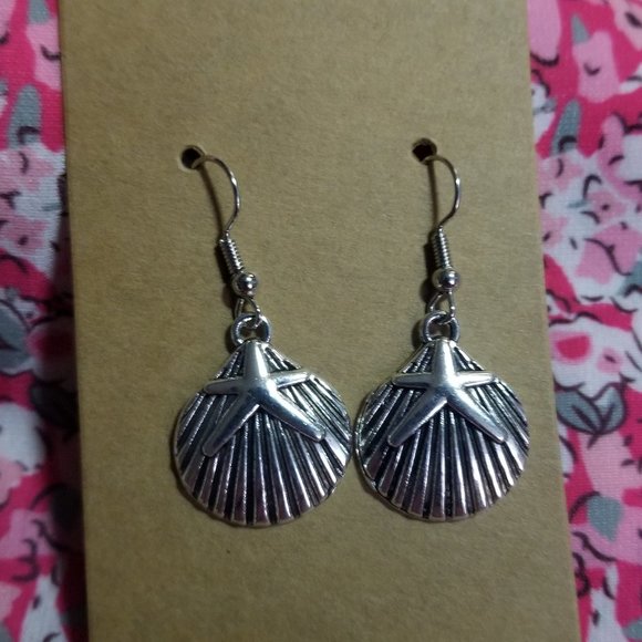 2 for $10 Pretty Handmade Silver Tone Shell and Starfish Earrings - Picture 1 of 3